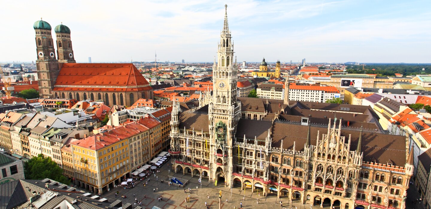 Blick auf Rathaus und Altstadt in München von Oben