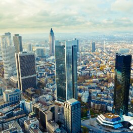 Blick von oben auf das Bankenviertel von Frankfurt