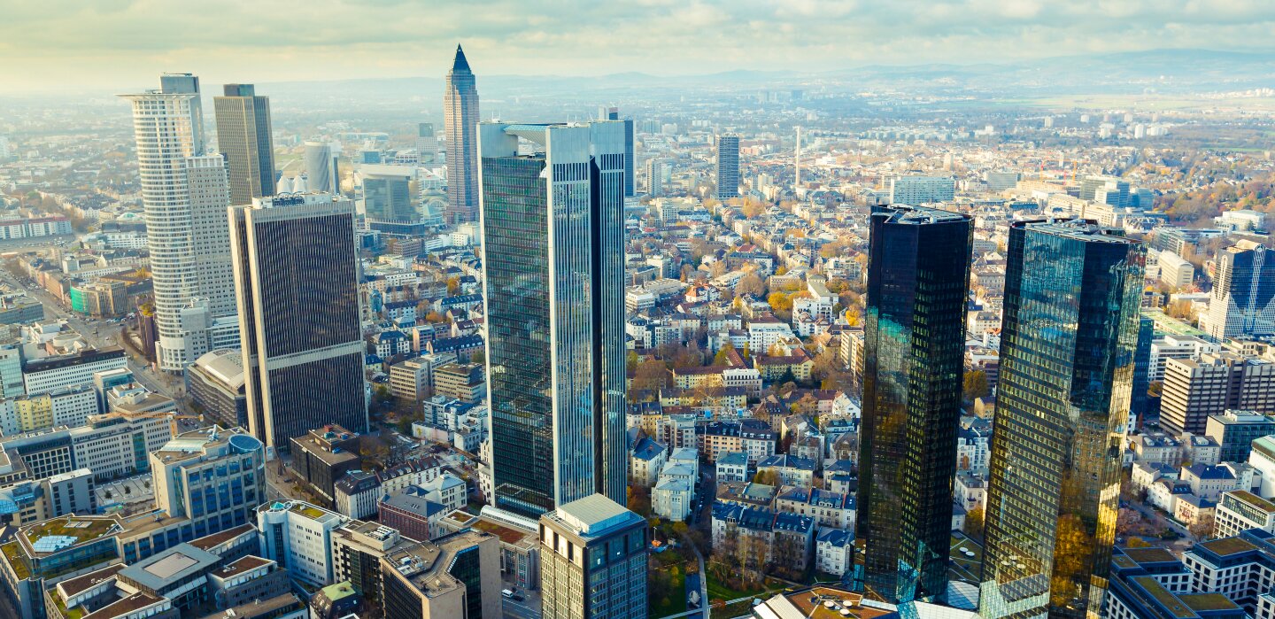 Blick von oben auf das Bankenviertel von Frankfurt