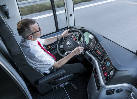 Busfahrer im Reisebus